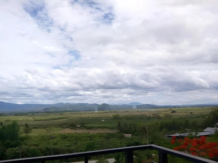 Май-Ай: Thaton Hill Resort