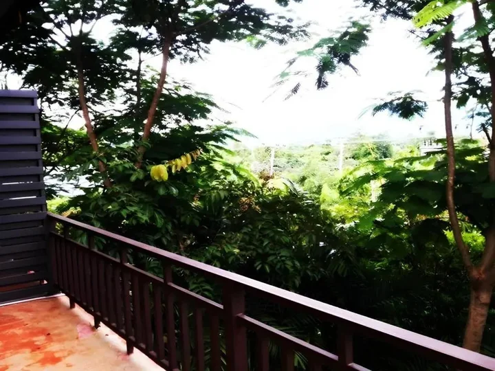 Май-Ай: Thaton Hill Resort