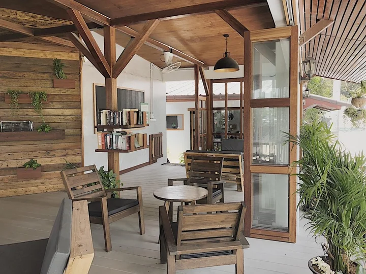 пляж Санрайз: The Reef Hotel & Studios