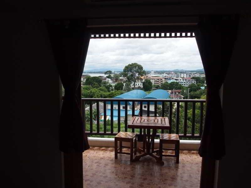 Паттайя: Golden Tulip Essential Pattaya