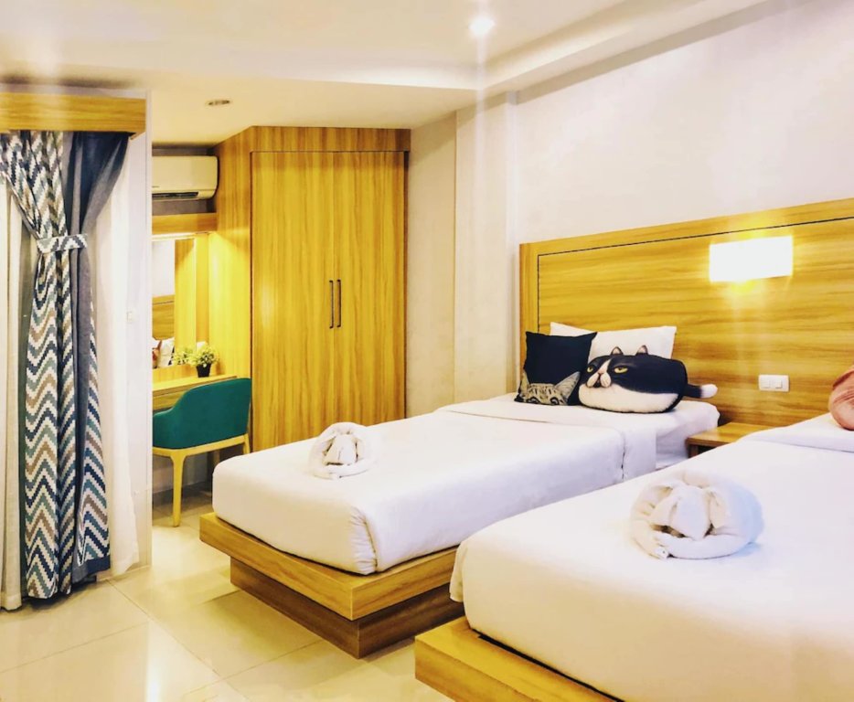 Кату: The Silk View Hotel