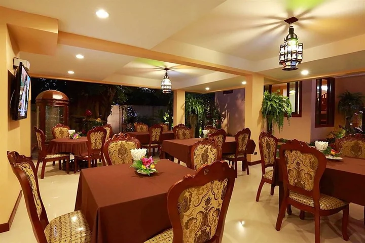 Чиангмай: At Chiang Mai Hotel