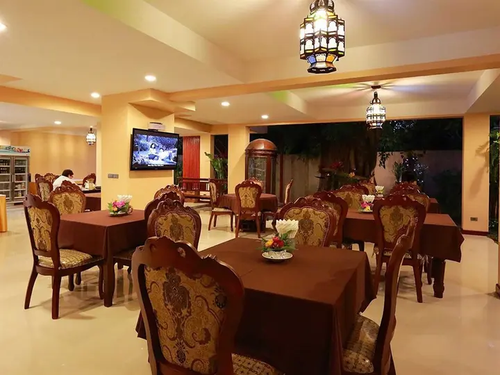Чиангмай: At Chiang Mai Hotel