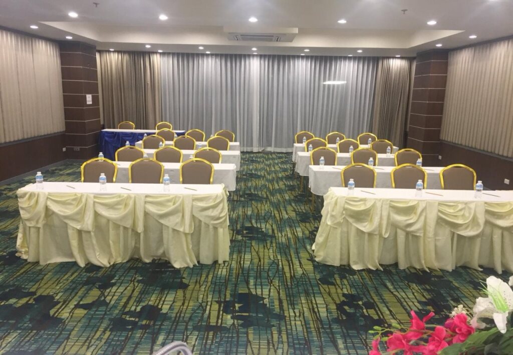 Кхлонг-Янг: May Flower Grand Hotel Korat