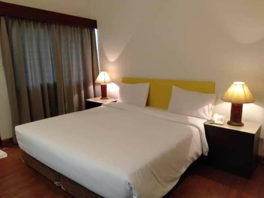 Кхлонг-Янг: May Flower Grand Hotel Korat