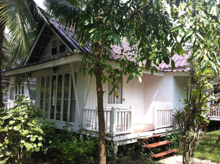 Ампхава: Young Coconut Garden Home Resort