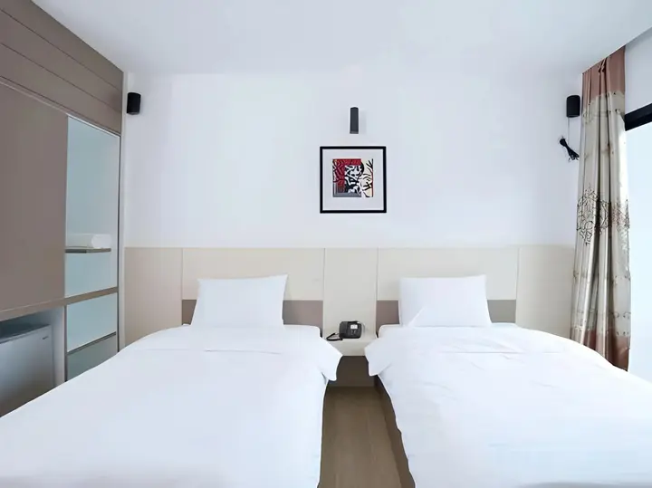 Нахон Фаном: Siam Grand Hotel