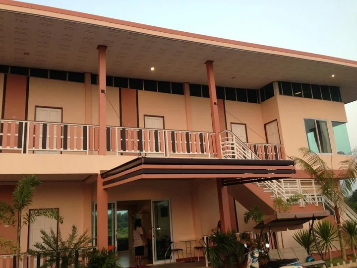 Ханом: Siriburi Resort