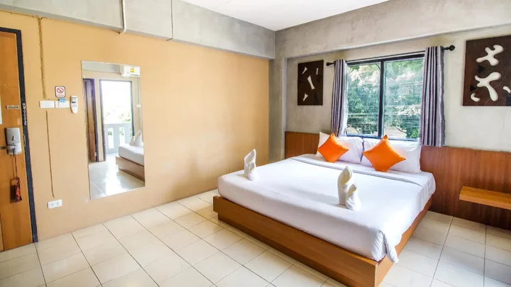 Чиангмай: B2 Santitham (Wat Jed Yod) Boutique & Budget Hotel