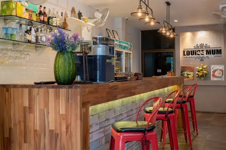 Кату: Louise Mum Guesthouse And Cafe