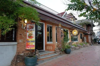 Аюттхая: Aiyara House