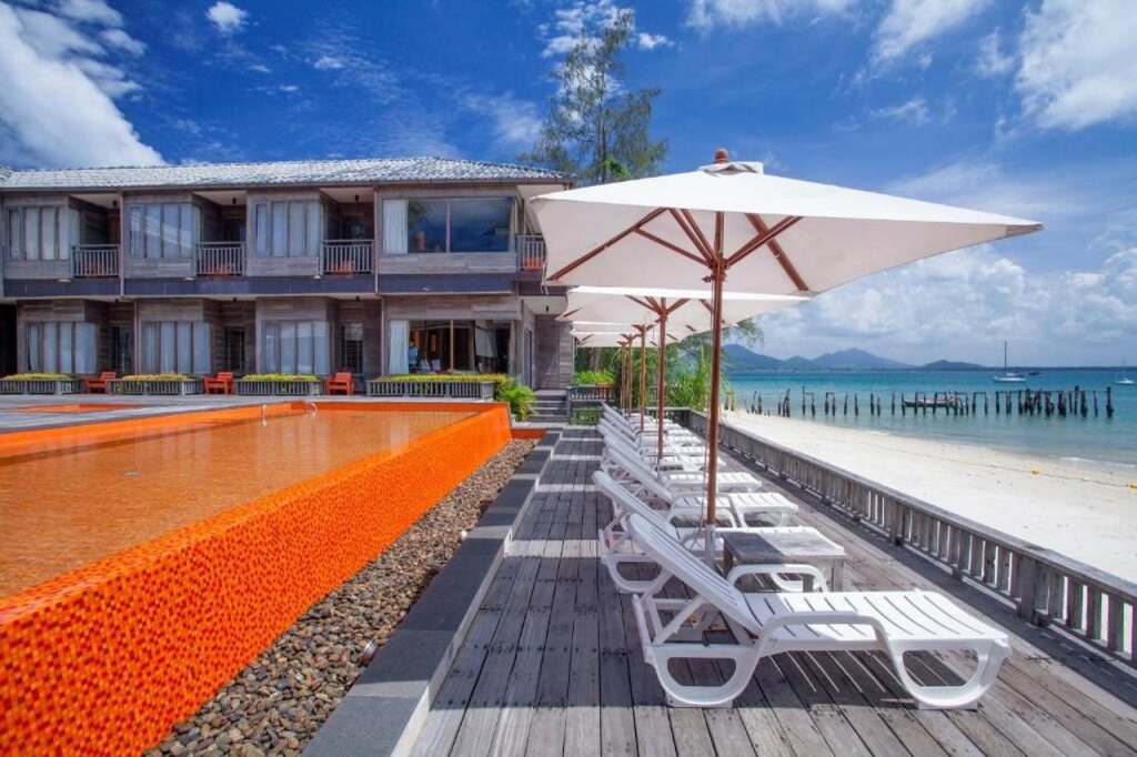 Ко Самет: Курортный отель Baan Ploy Sea