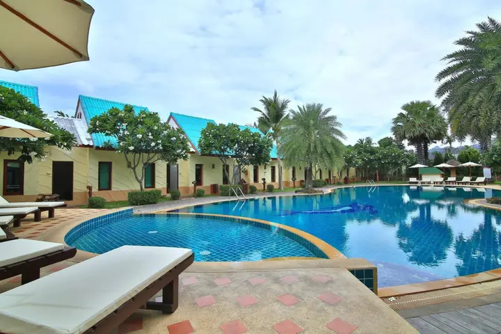 Сам-Рои-Йот: The Green Beach Resort