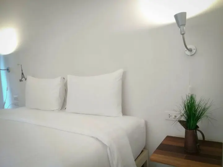 Сирача: NY TH Hotel