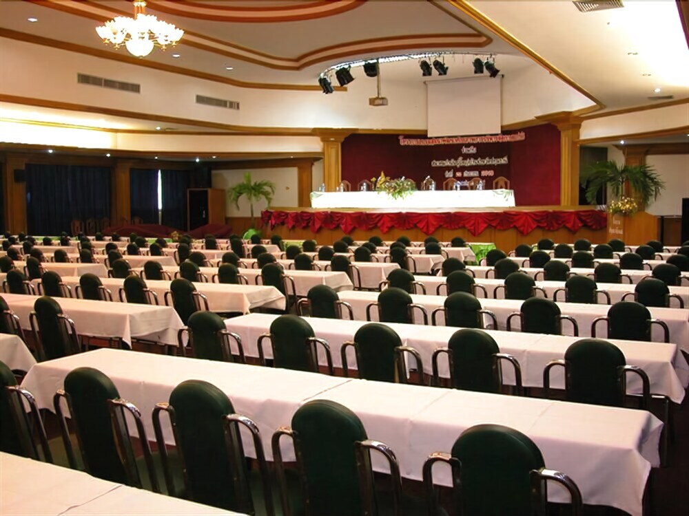 Патхумтхани: PathumThani Place Hotel