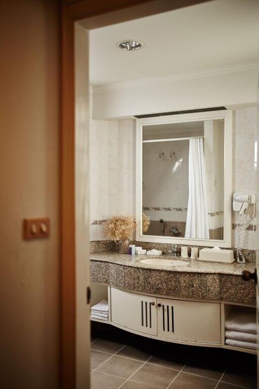 Нонтхабури: Riverine Place Hotel and Residence