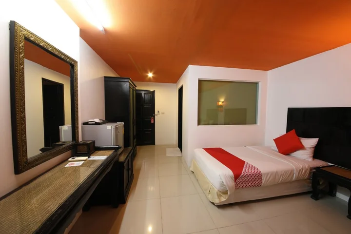 Кату: Patong Station House