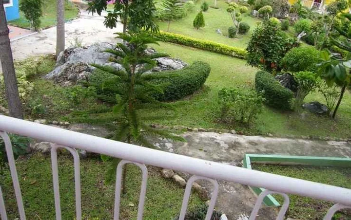 Нонг Нам Дэнг: 培福安姆度假酒店(Phuauem Resort)