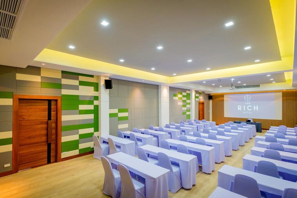 Кхлонг-Янг: The Rich Hotel Korat