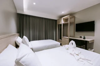 Кхлонг-Янг: The Rich Hotel Korat