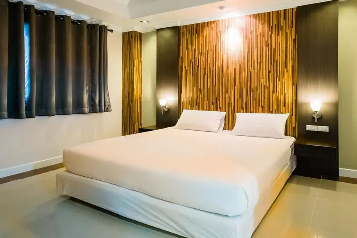 Кхлонг-Янг: The Rich Hotel Korat