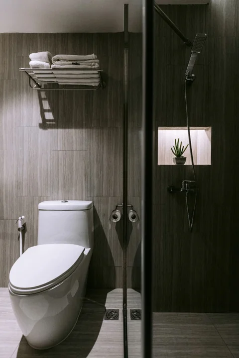 Кхлонг-Янг: The Rich Hotel Korat