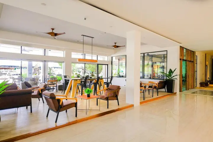 Кхлонг-Янг: The Rich Hotel Korat
