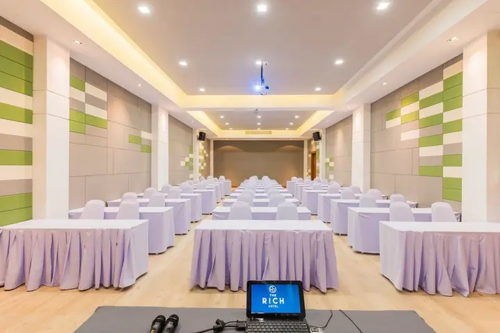 Кхлонг-Янг: The Rich Hotel Korat