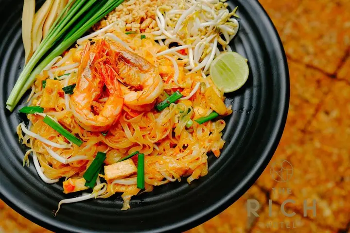 Кхлонг-Янг: The Rich Hotel Korat
