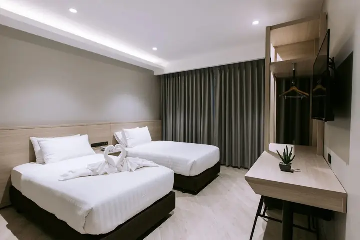 Кхлонг-Янг: The Rich Hotel Korat
