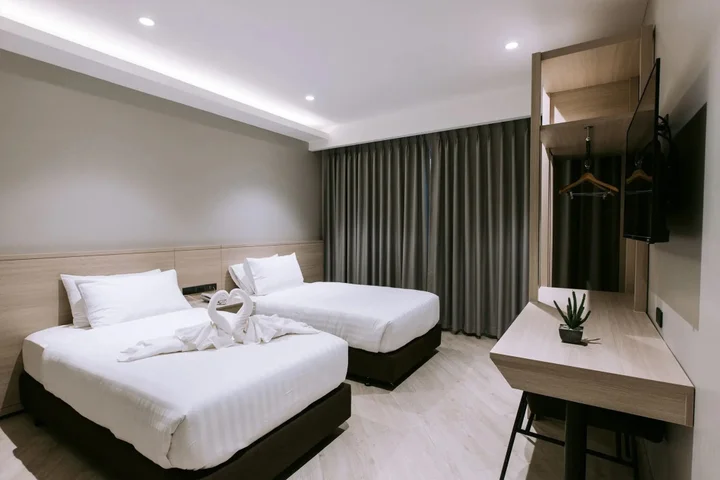 Кхлонг-Янг: The Rich Hotel Korat