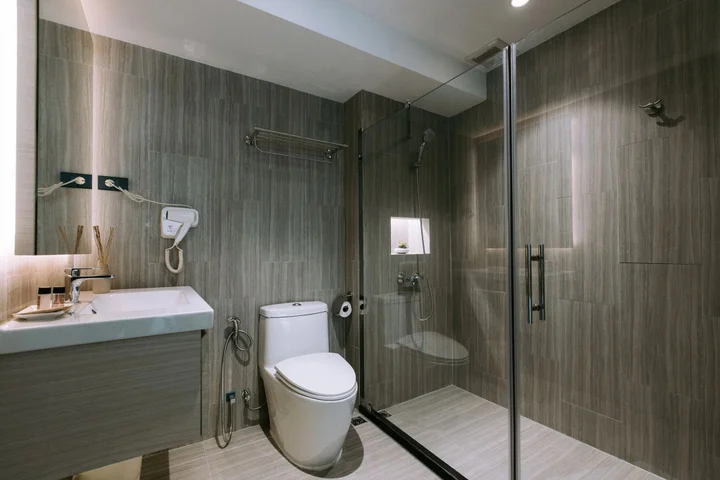 Кхлонг-Янг: The Rich Hotel Korat