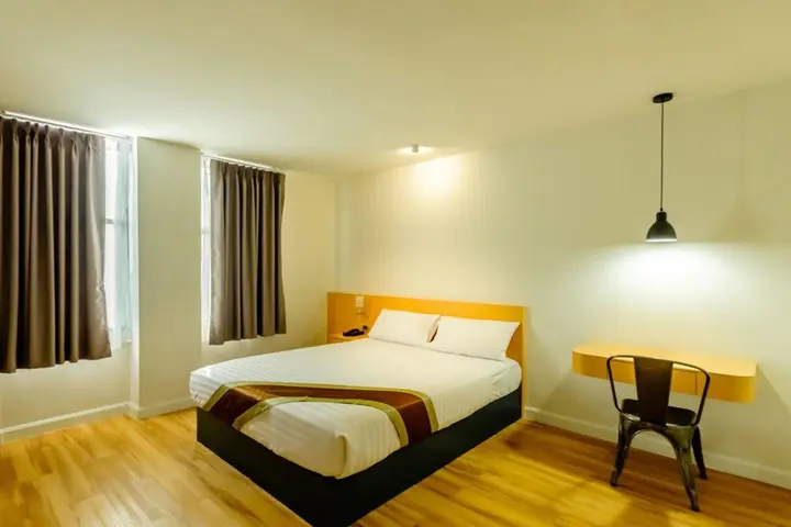Кхлонг-Янг: The Rich Hotel Korat