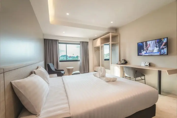 Кхлонг-Янг: The Rich Hotel Korat