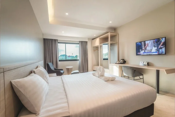Кхлонг-Янг: The Rich Hotel Korat