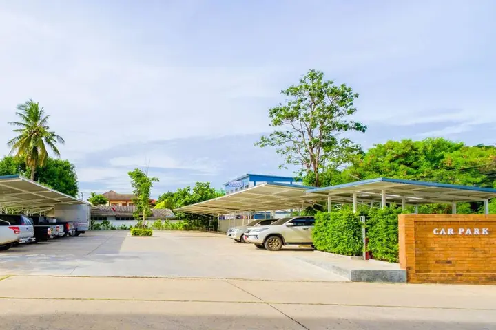 Кхлонг-Янг: The Rich Hotel Korat