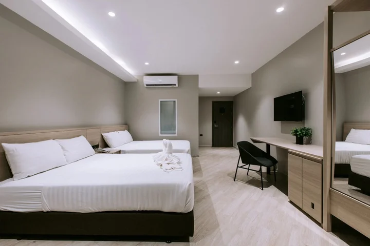 Кхлонг-Янг: The Rich Hotel Korat