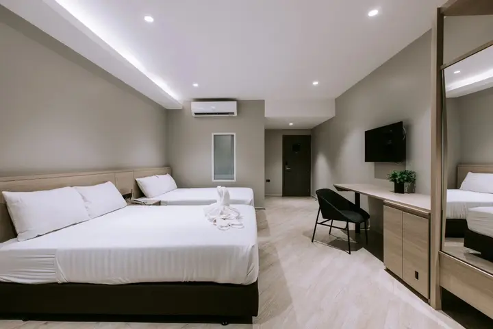 Кхлонг-Янг: The Rich Hotel Korat