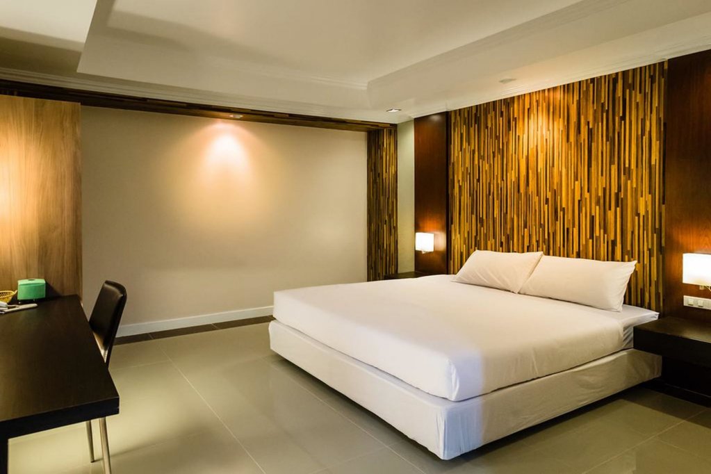 Кхлонг-Янг: The Rich Hotel Korat