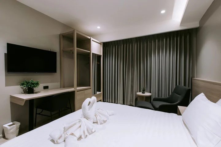 Кхлонг-Янг: The Rich Hotel Korat