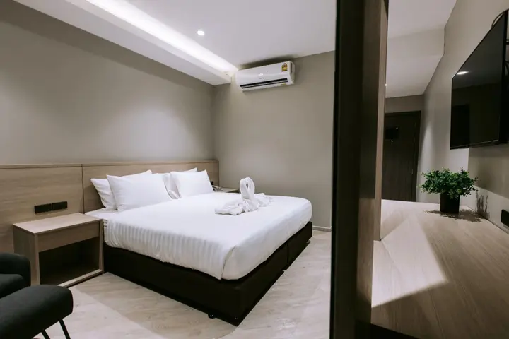 Кхлонг-Янг: The Rich Hotel Korat