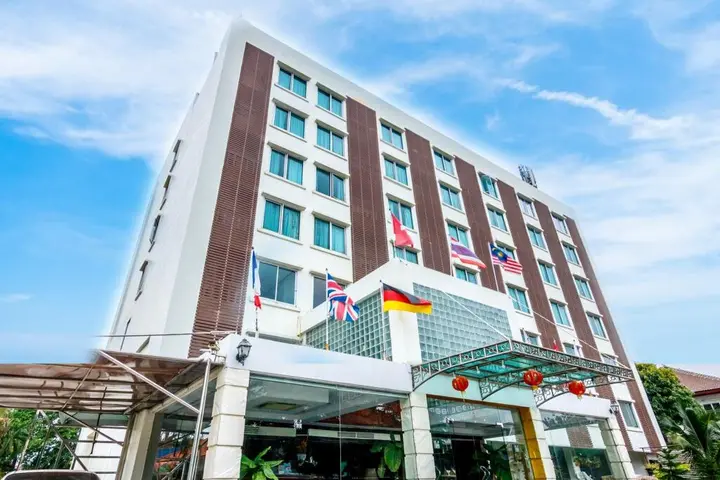 Кхлонг-Янг: The Airport Hotel