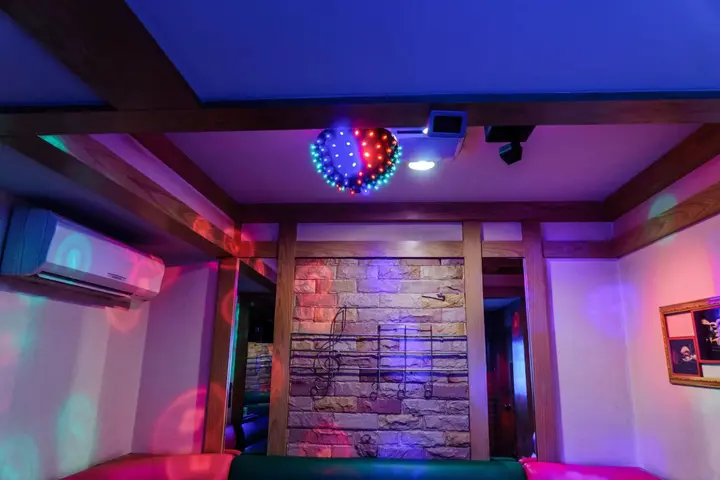 Кхлонг-Янг: Siri Hotel