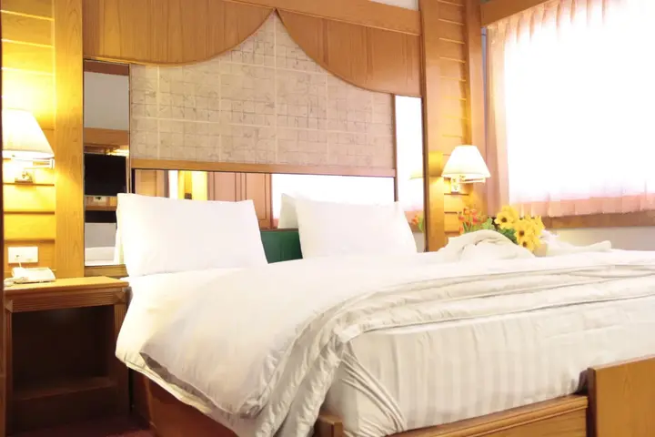 Кхлонг-Янг: Siri Hotel