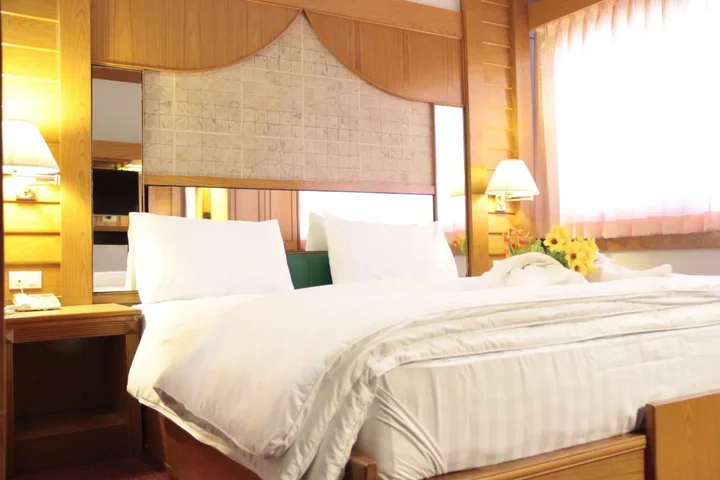 Кхлонг-Янг: Siri Hotel