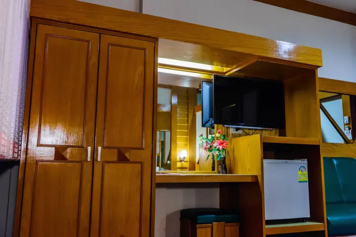 Кхлонг-Янг: Siri Hotel