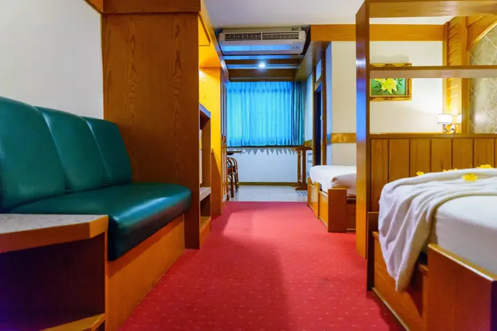 Кхлонг-Янг: Siri Hotel