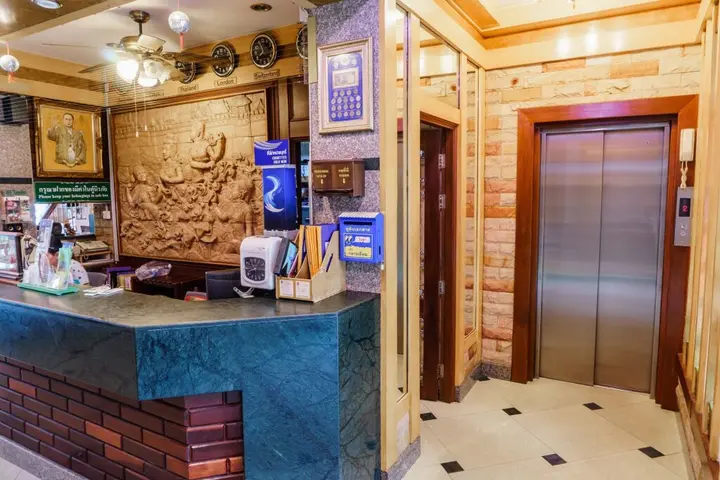 Кхлонг-Янг: Siri Hotel