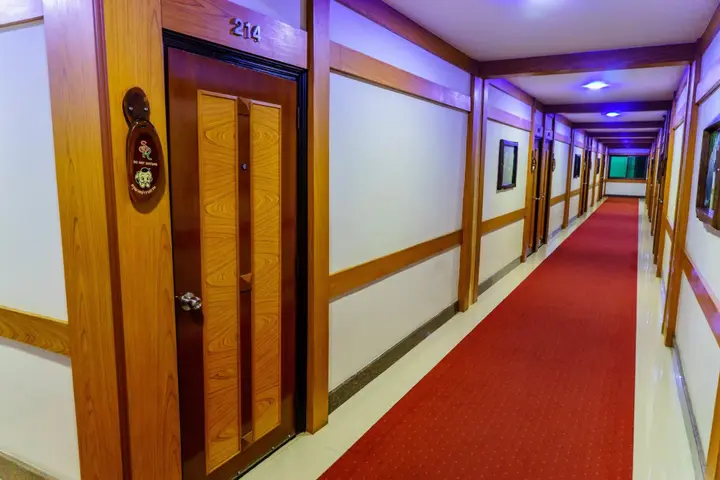 Кхлонг-Янг: Siri Hotel