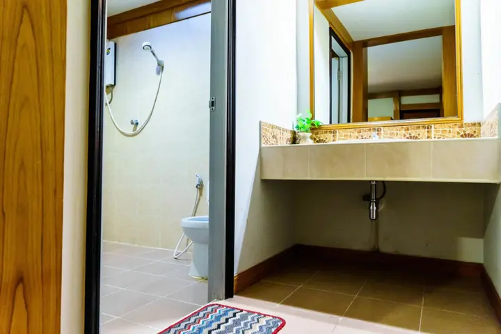Кхлонг-Янг: Siri Hotel